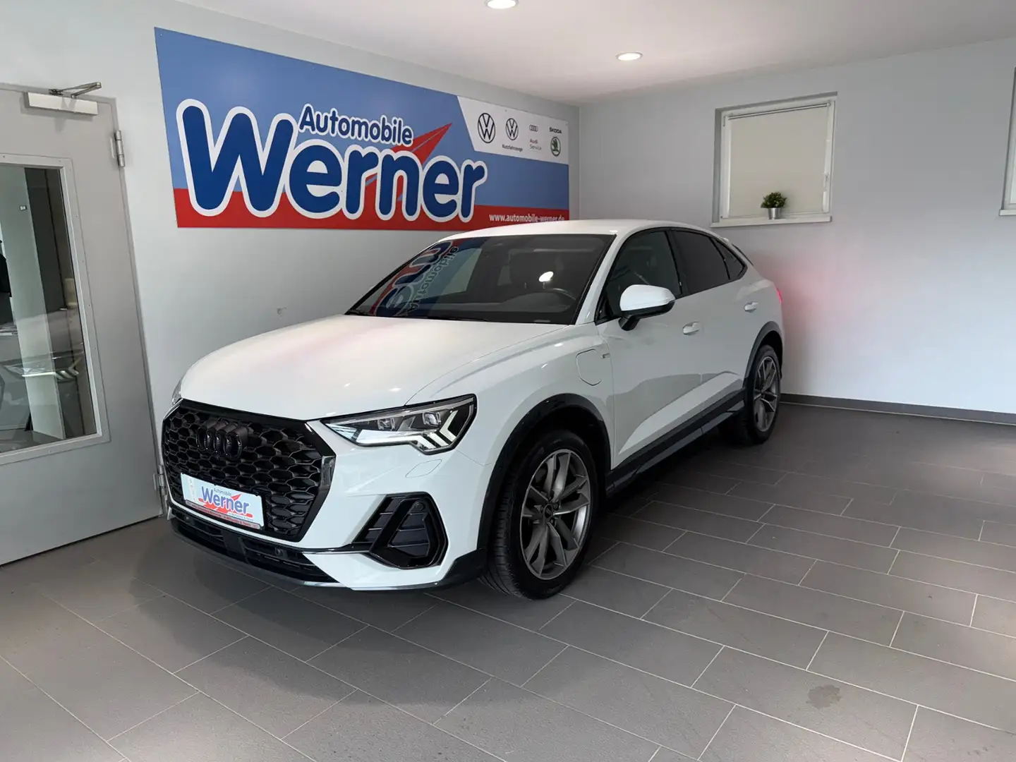 Audi Q3 Sportback  45TFSIe Black S line AHK MatrixLED Blanc - 2