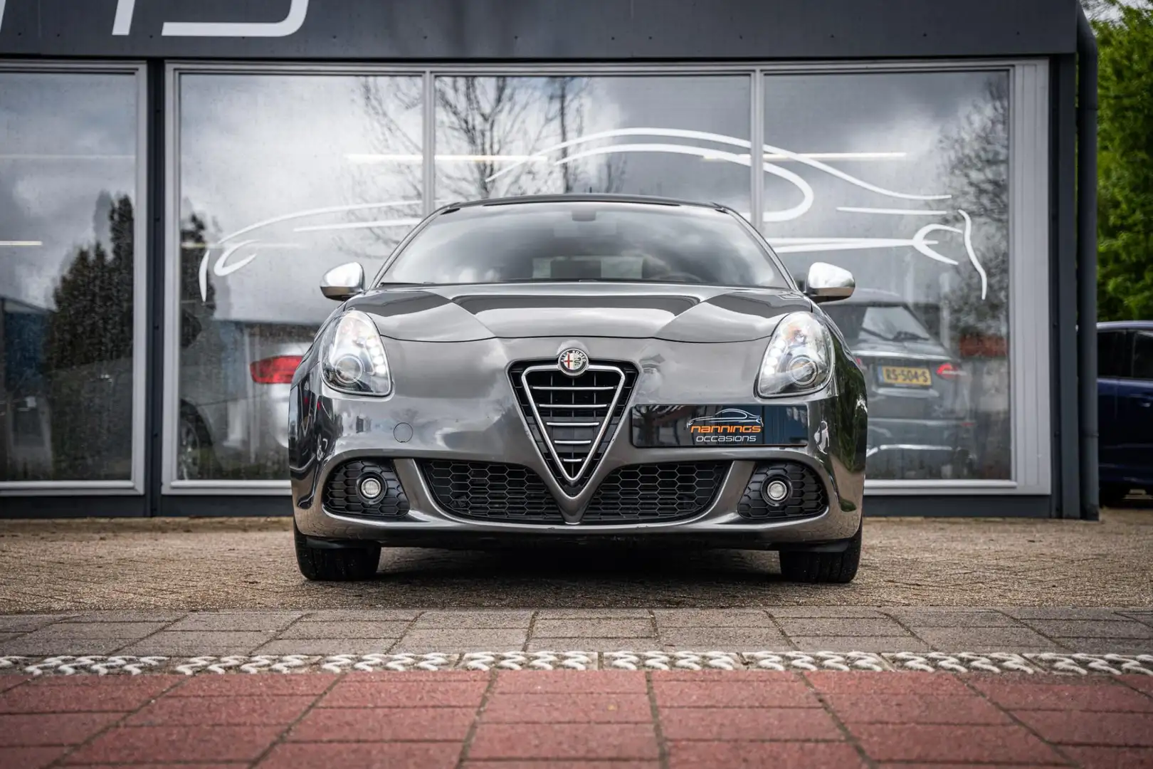 Alfa Romeo Giulietta 1.4 T Distinctive|Aut|2e eigenaar|Trekhaak|Navi|Ha Grey - 2