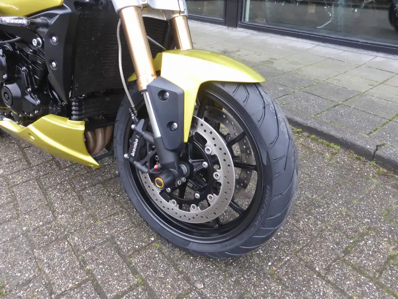 Triumph Speed Triple 1050 - foto 5