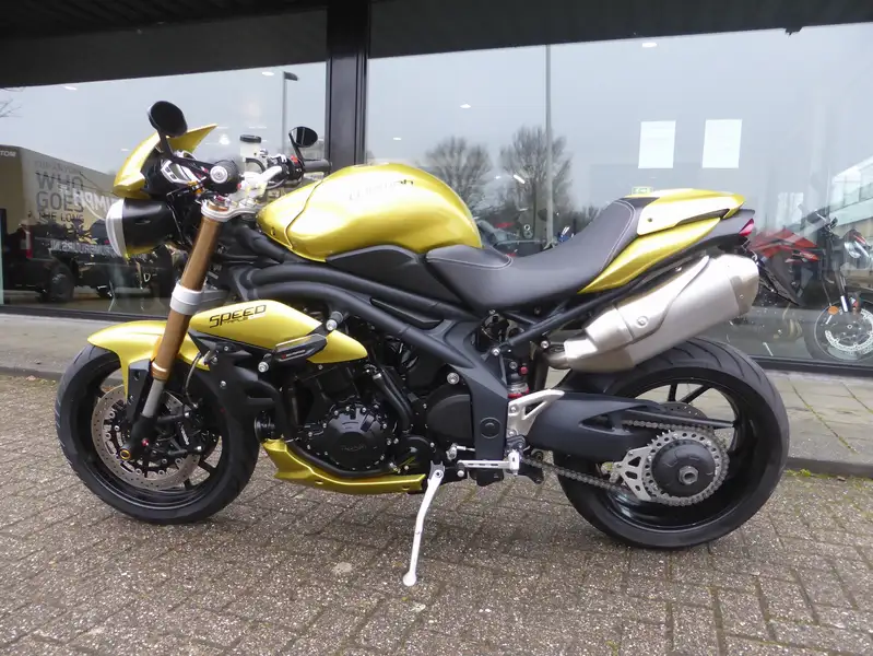 Triumph Speed Triple 1050 - foto 6