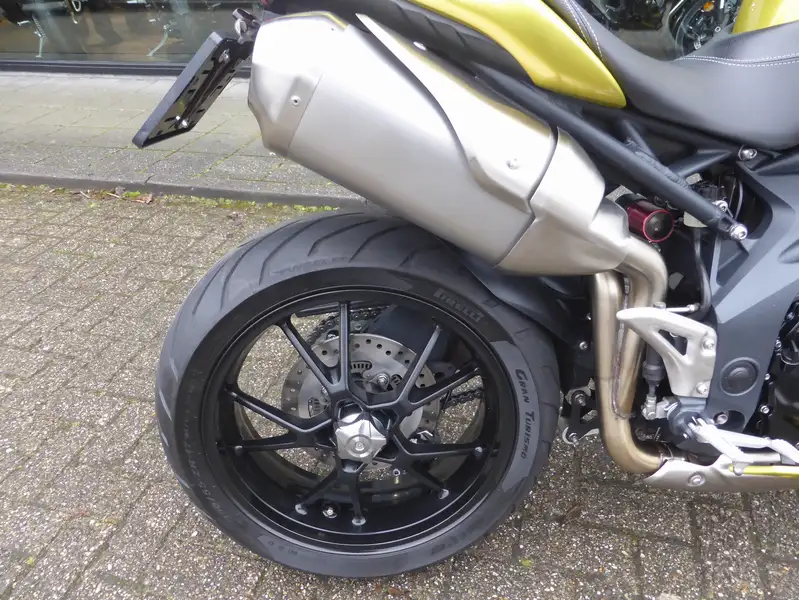 Triumph Speed Triple 1050 - foto 3