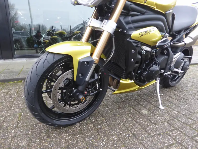 Triumph Speed Triple 1050 - foto 7