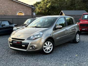 5 Deurs 101 Pk Navigatie Airco Benzine Manueel *