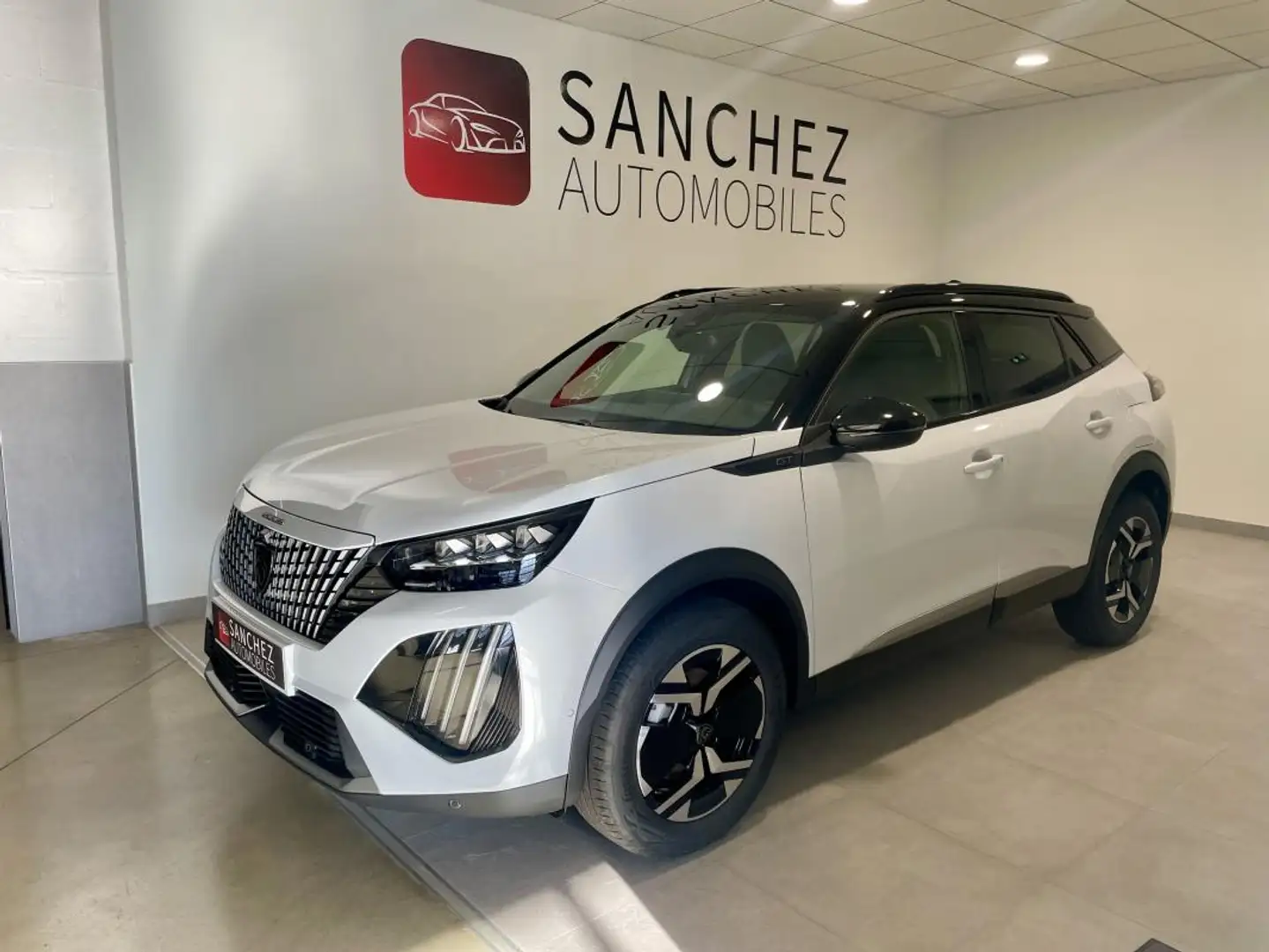 Peugeot 2008 II (2) 1.2 HYBRID 145 DCS6 GT Blanc - 1