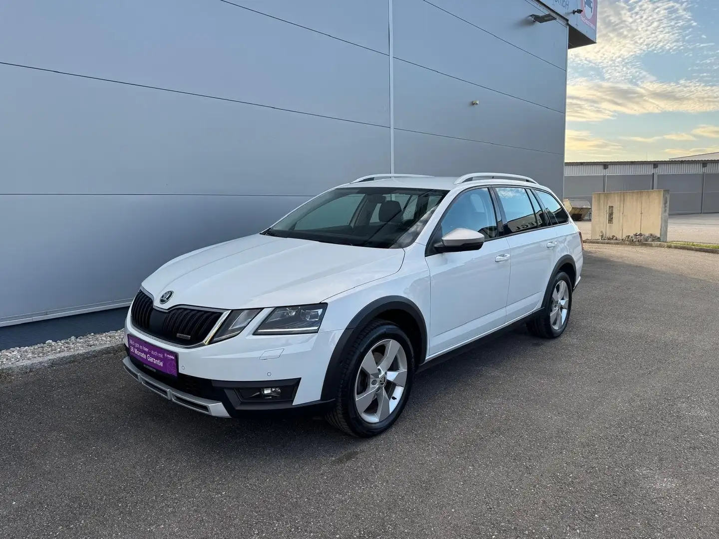 Skoda Octavia Scout 2,0 TDI 4x4 DSG *AHK*GARANTIE*ACC*NAVI*APP* Weiß - 2