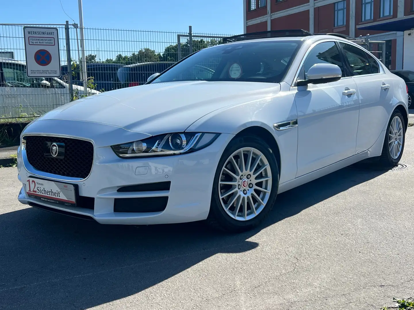 Jaguar XE Prestige*PANORAMA DACH*LEDER*VOLLAUSSTATUNG* Weiß - 2