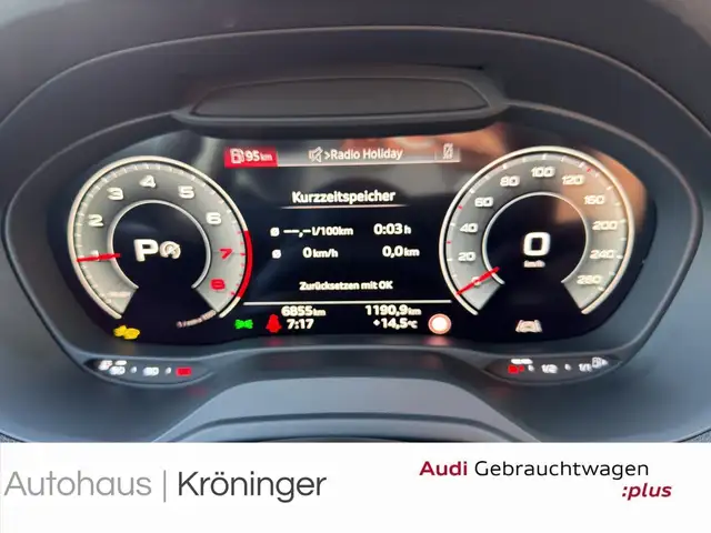 Audi Q2 view 12