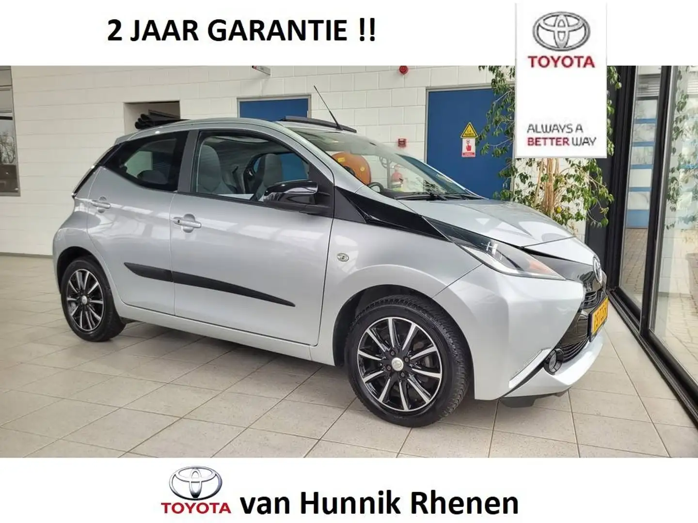 Toyota Aygo 1.0 VVT-i Automaat Cabrio | Navigatie | Camera | C Zilver - 1