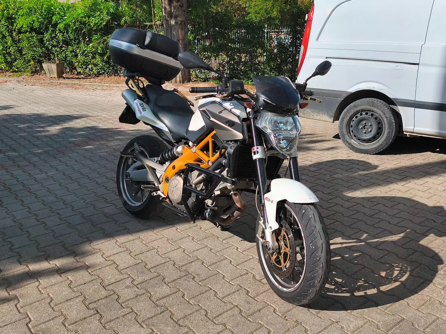 Aprilia Shiver 750 Naked White - 2