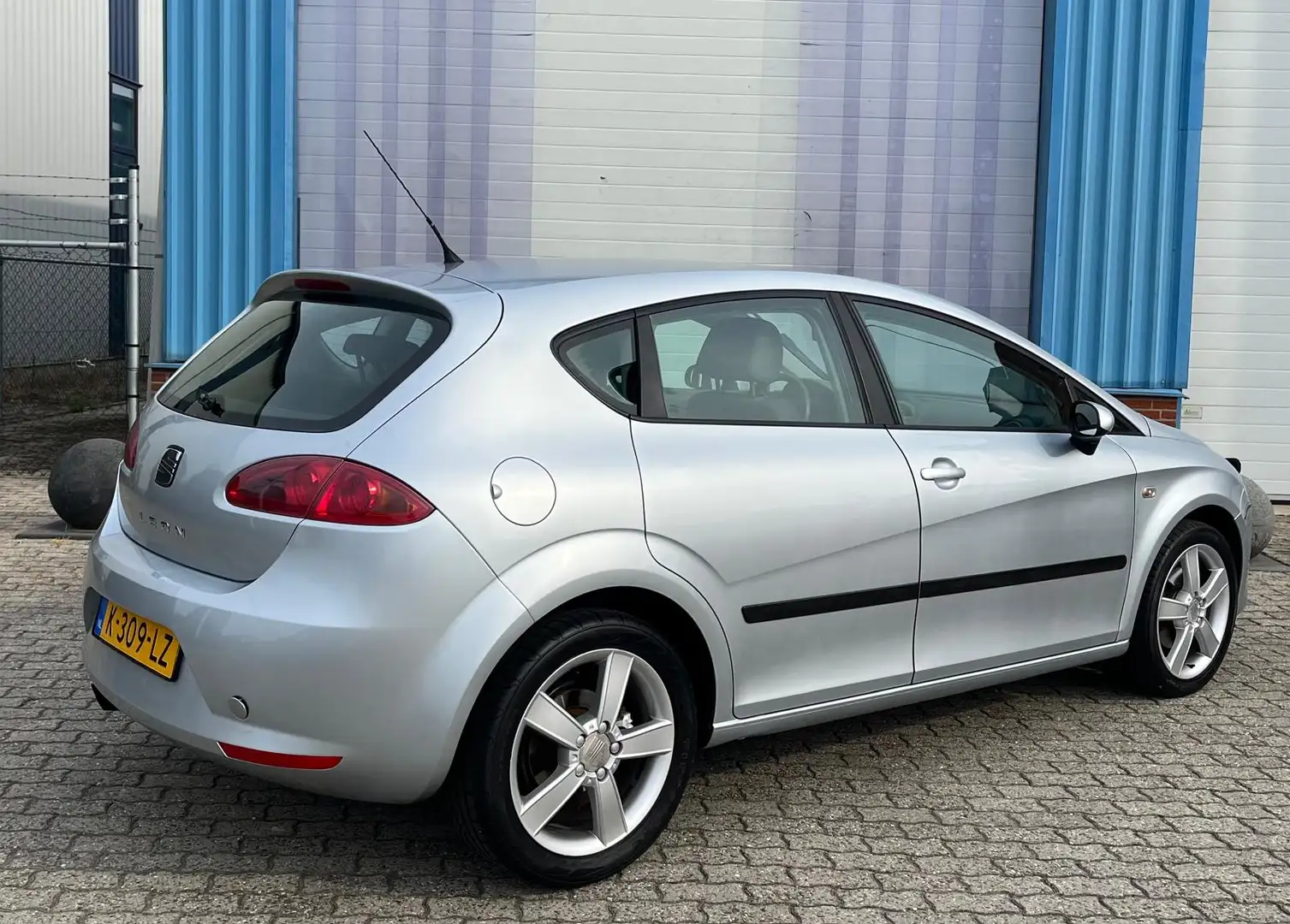 SEAT Leon 2.0 FSI REFERENCE Grijs - 2