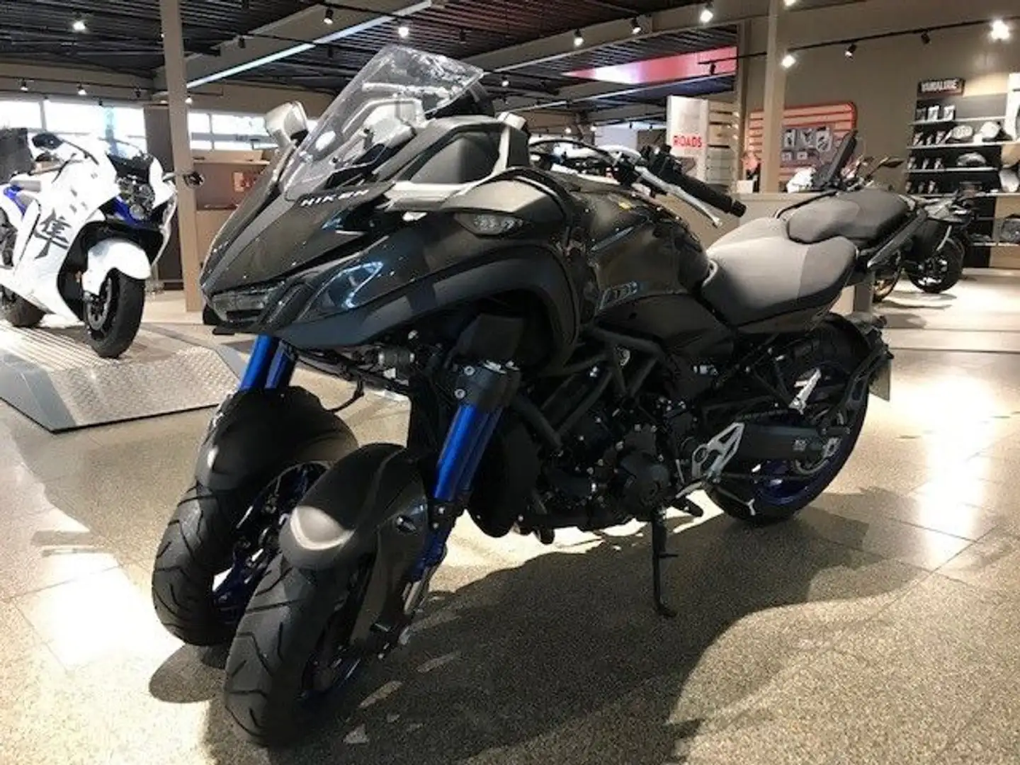 Yamaha Niken Grau - 1