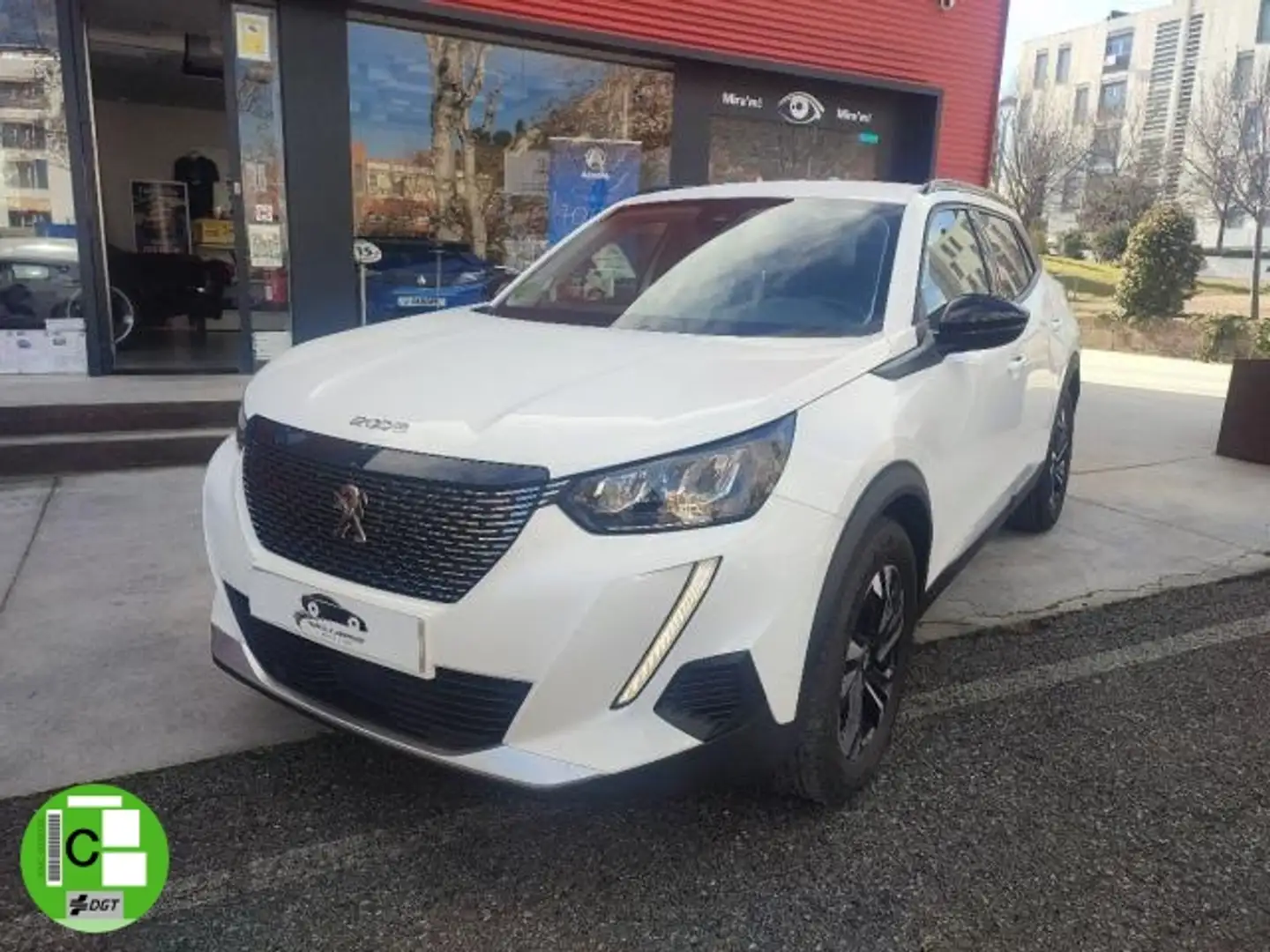 Peugeot 2008 1.2 PureTech S&S Allure 130 Weiß - 1
