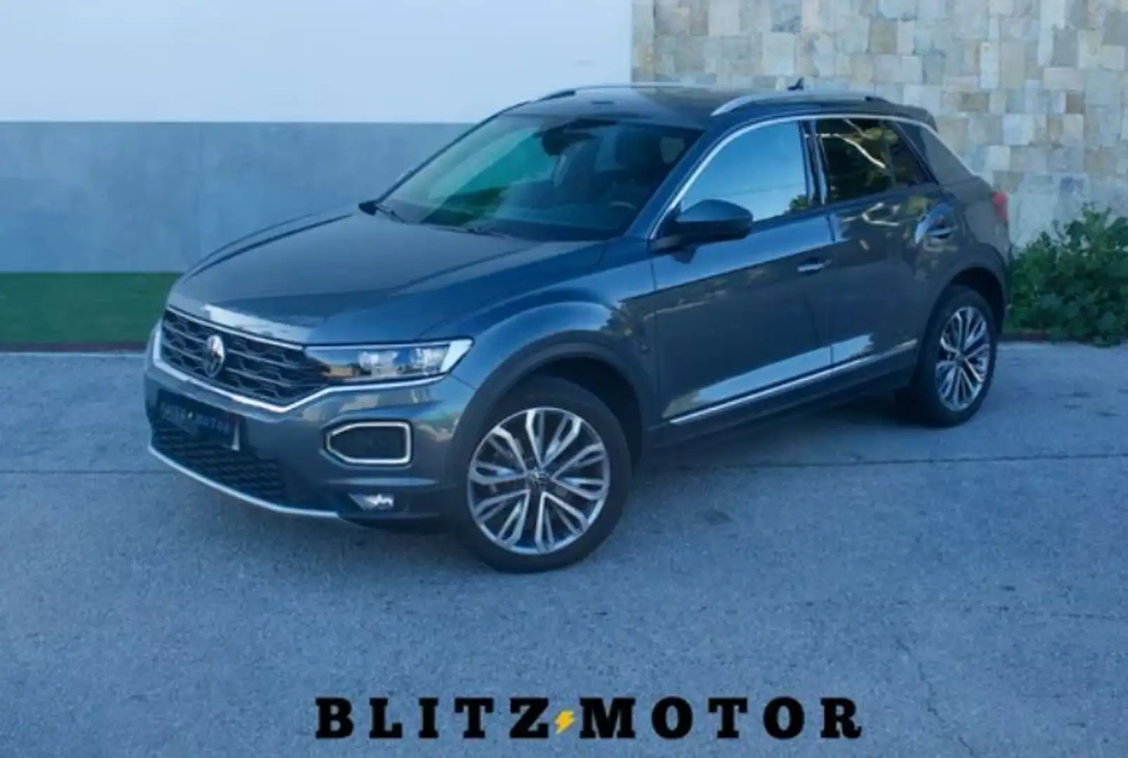 Volkswagen T-Roc 1.5 TSI Advance R-Line Gris - 1
