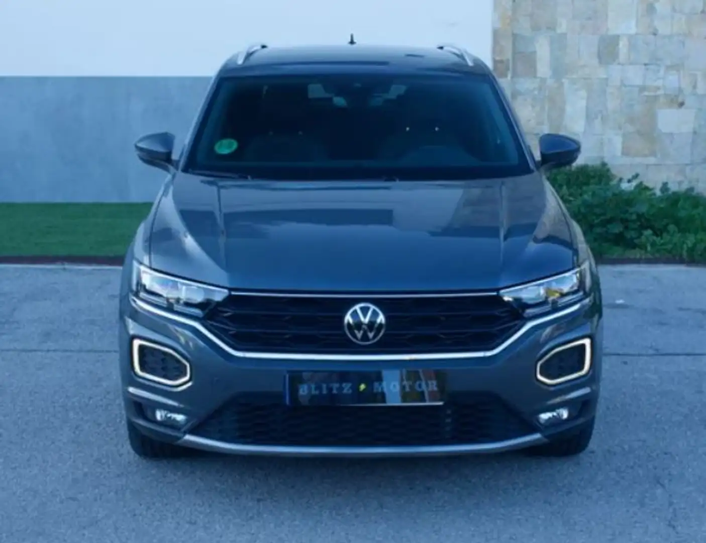 Volkswagen T-Roc 1.5 TSI Advance R-Line Gris - 2