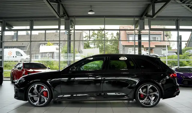 Audi RS4 view 11