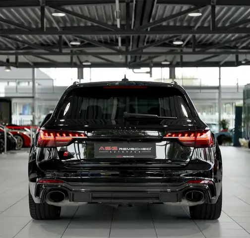 Audi RS4 view 9