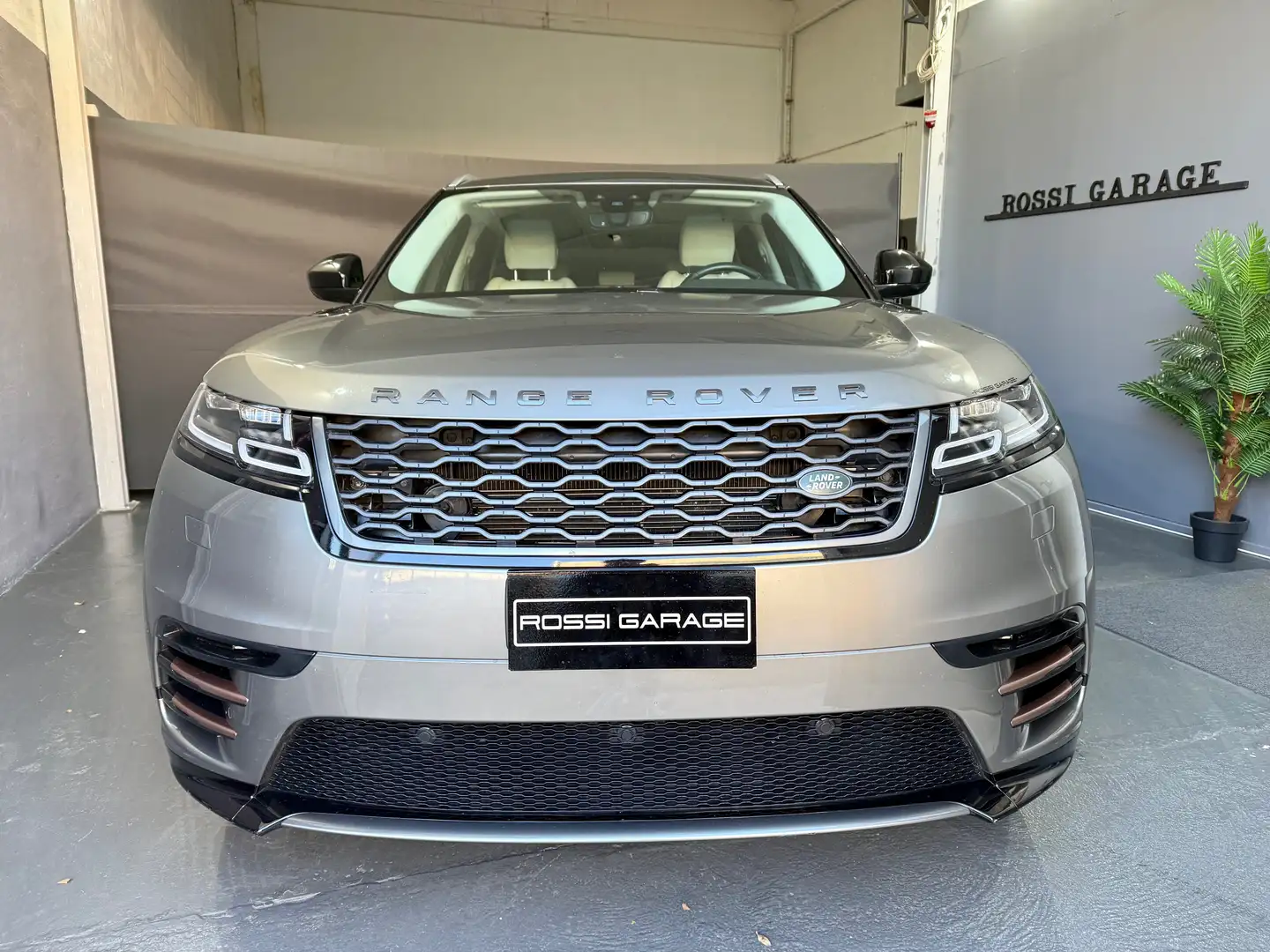Land Rover Range Rover Velar Range Rover Velar 2.0 R-Dynamic SE 180cv auto Grijs - 2