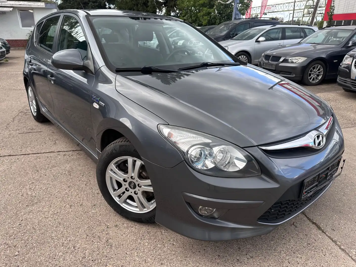 Hyundai i30 1.4 TÜV Neu Grau - 1