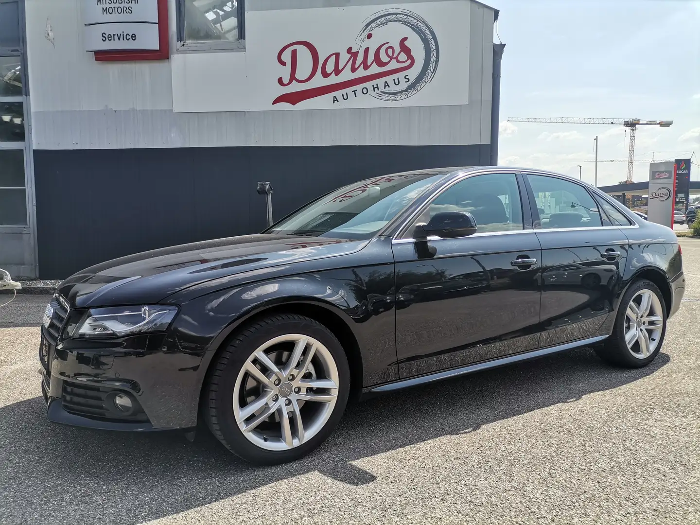 Audi A4 Attraction Schwarz - 1