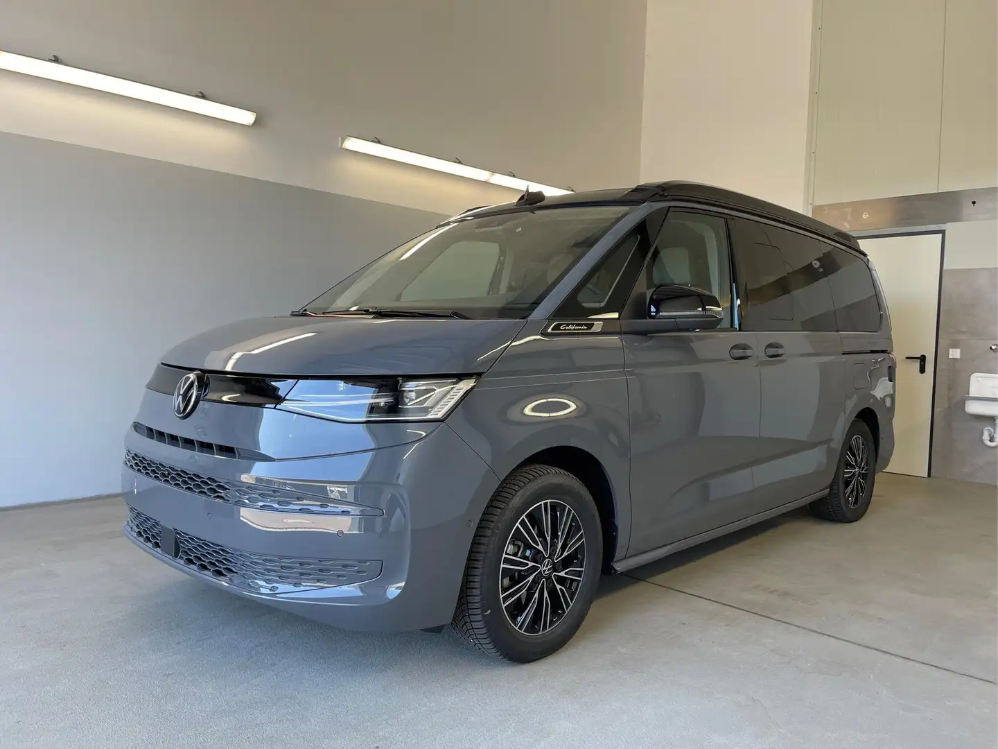 Volkswagen T7 California Beach Camper eHybrid DSG 4Motion AHK+Matrix 1.5... Grau - 1