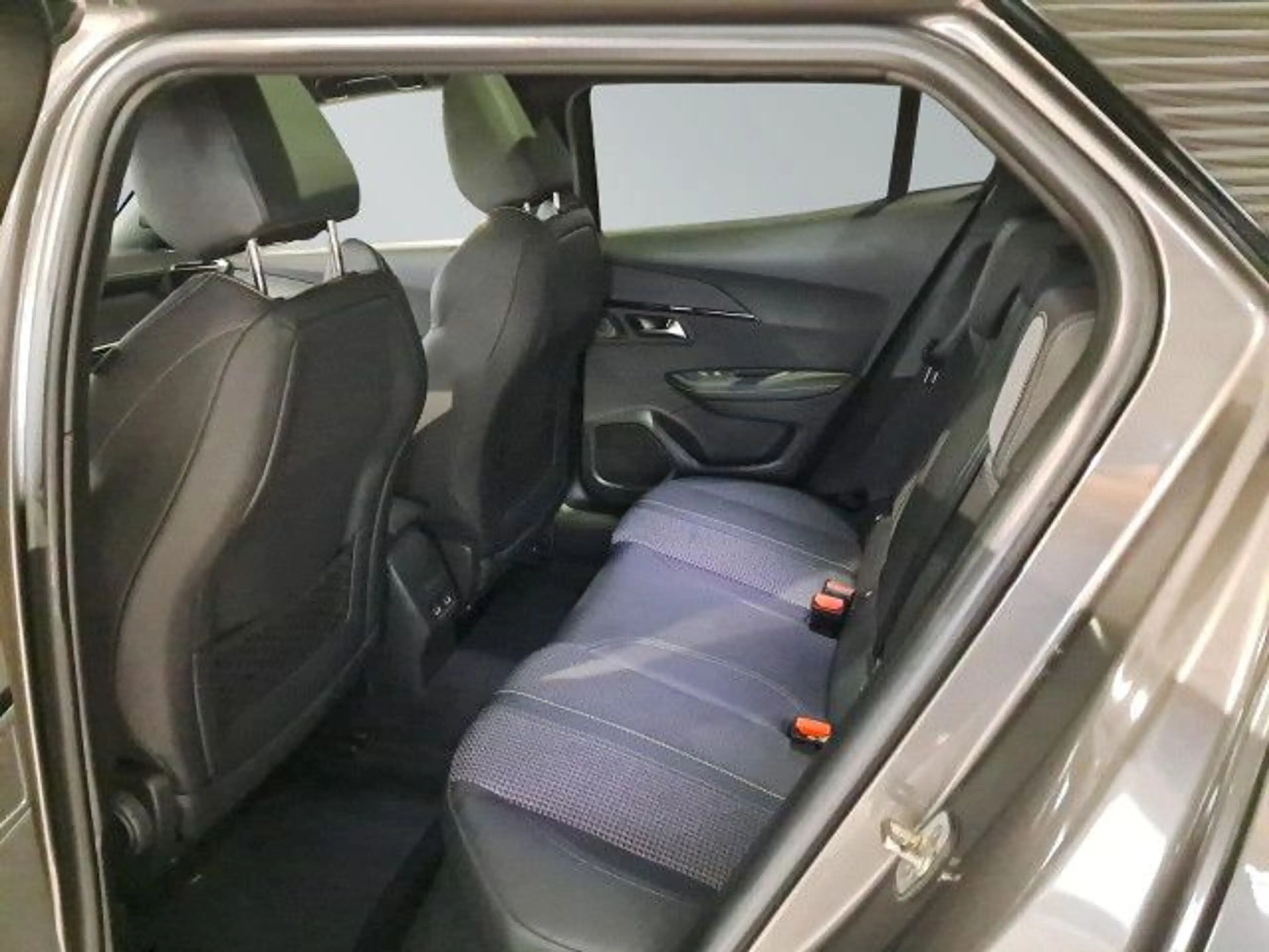 Peugeot 2008 GTLI PUTE130 EAT Navi LED Klima Einparkhilfe — photo 13