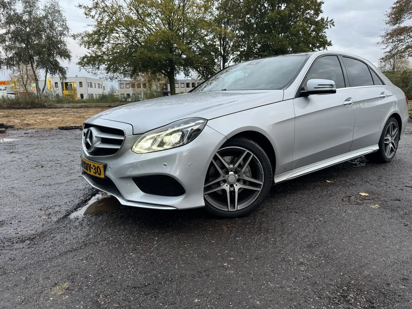 Mercedes-Benz E 200 Amb. Avantgarde AMG Line Grijs - 2