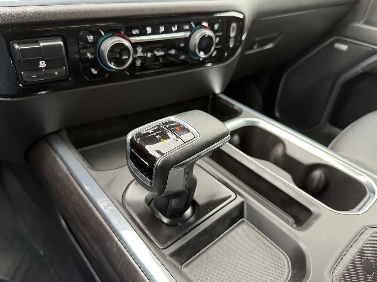 Chevrolet Silverado 1500 снимка Chevrolet Silverado 1500