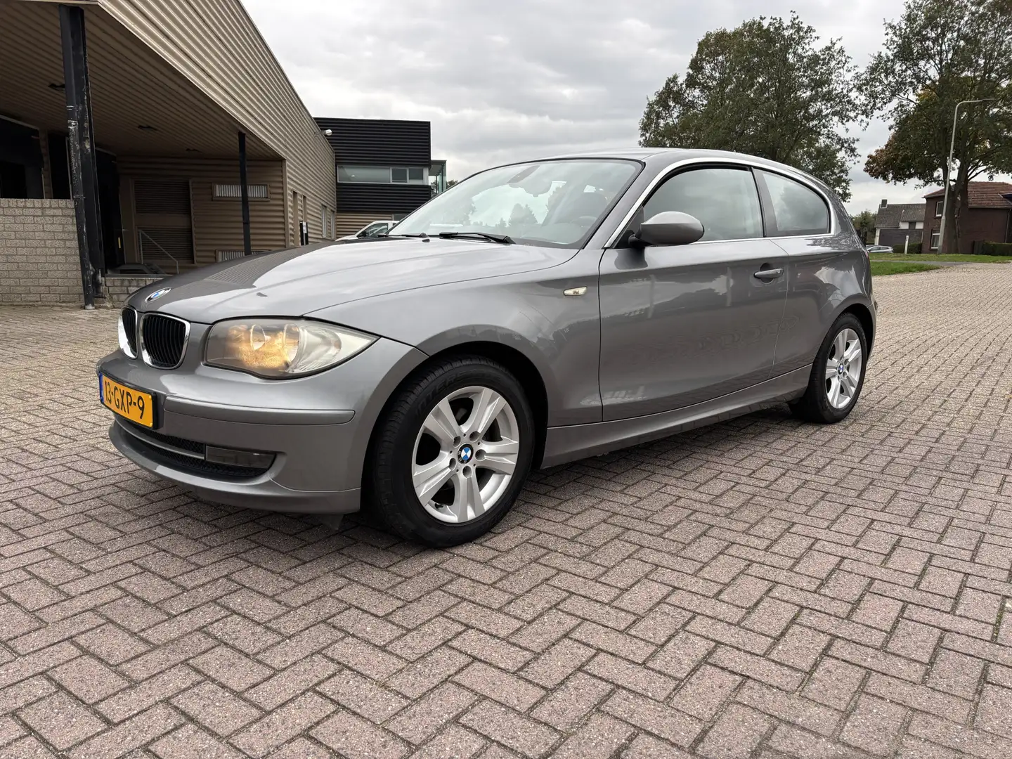 BMW 116 1-serie 116i Business Line [ Slechts 28559 km-1e e Grijs - 1