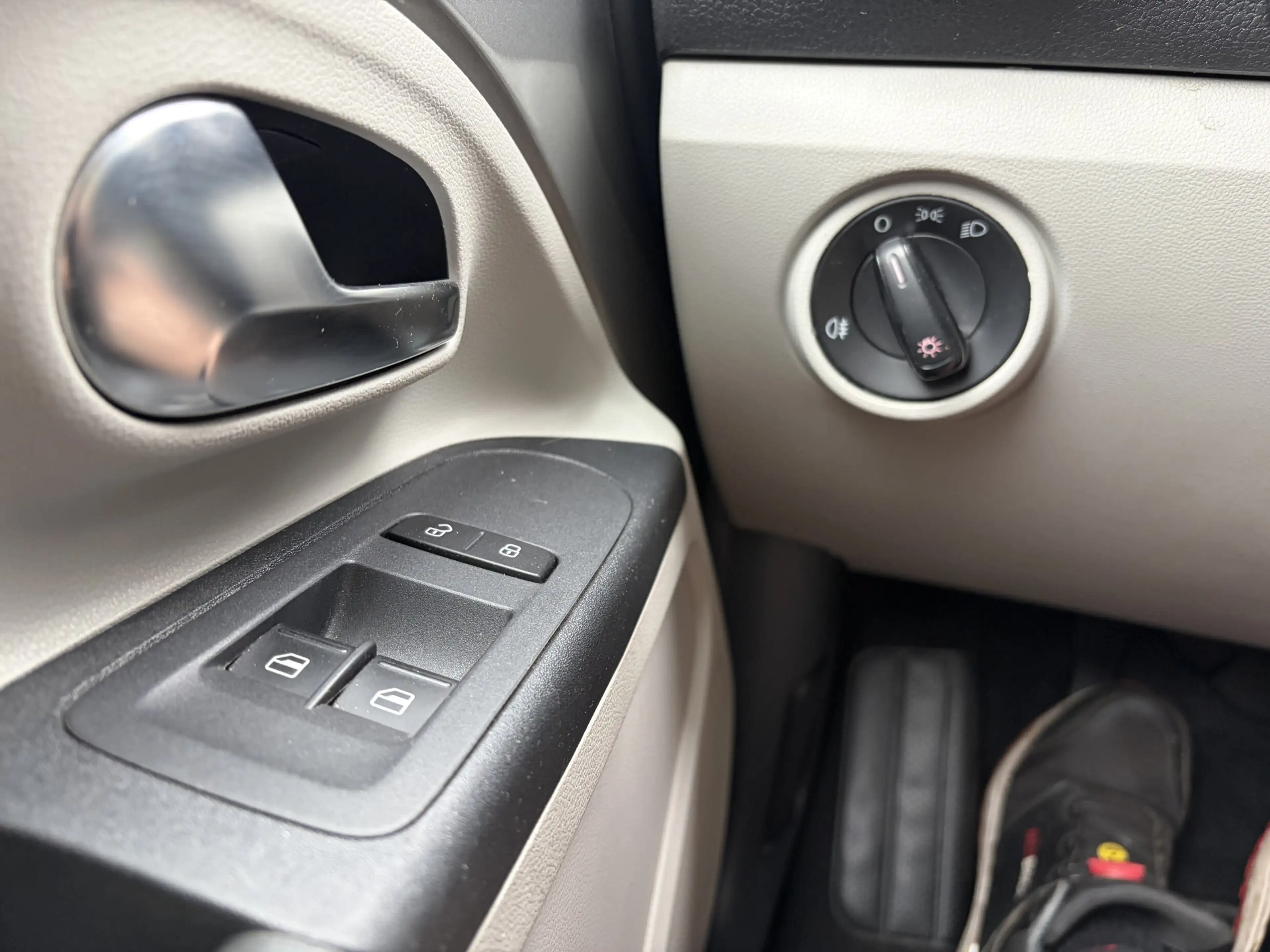 SEAT Mii 1.0 Mii by Cosmopolitan — photo 9