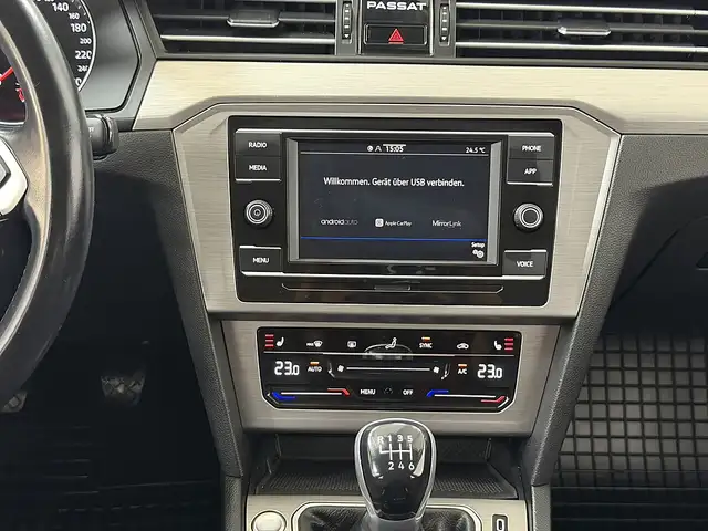 Volkswagen Passat view 13