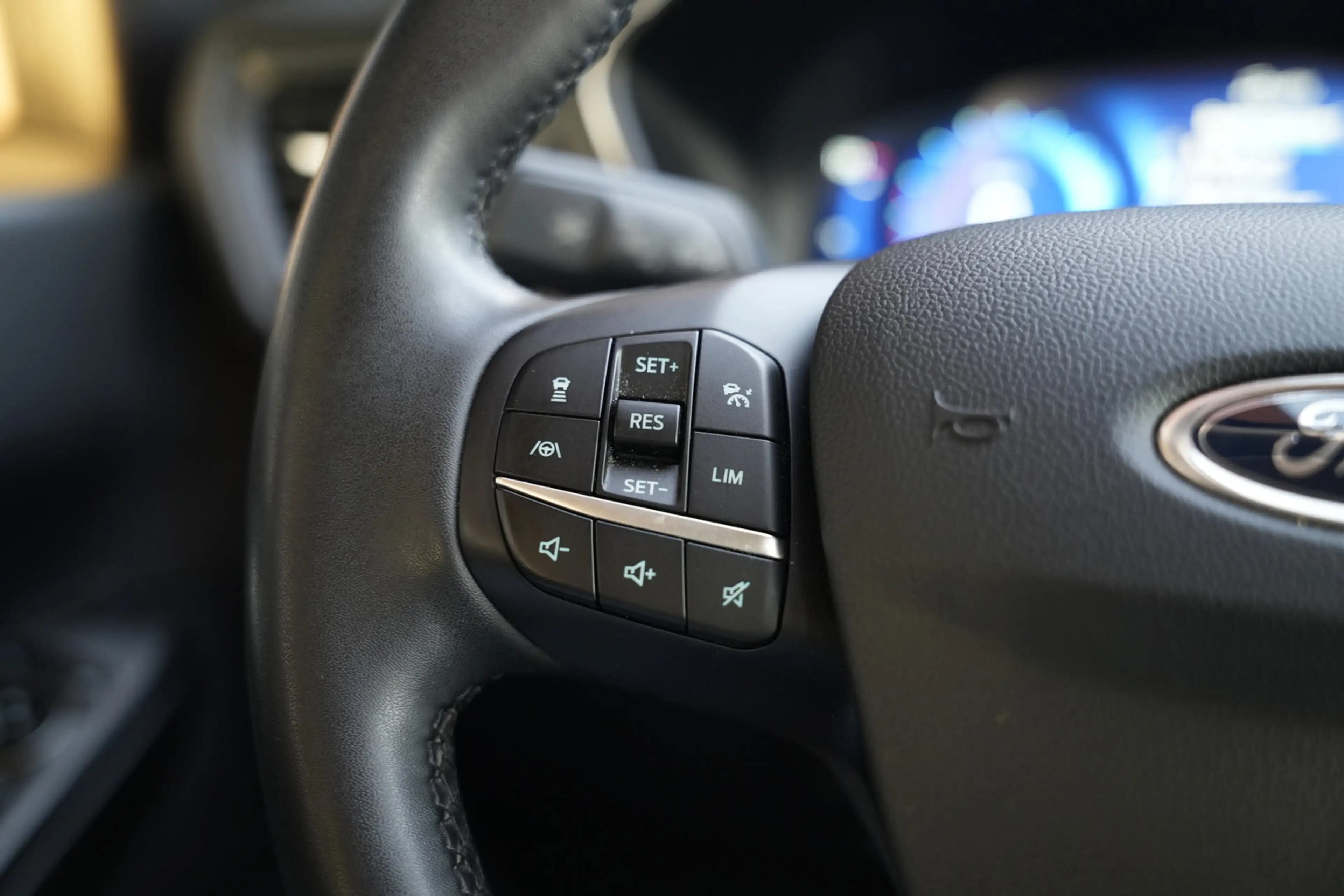 Ford Kuga Plug-In Hybrid Titanium WINTER PAKET|FAHRASSISTENZ — photo 14