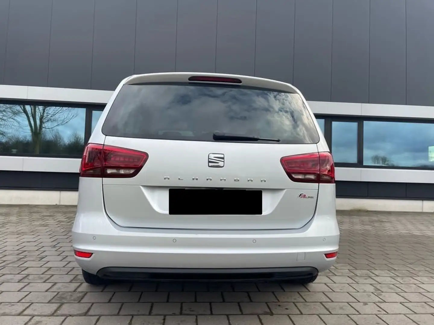 SEAT Alhambra 2.0 TDI S&S DSG FR-LINE Silber - 2