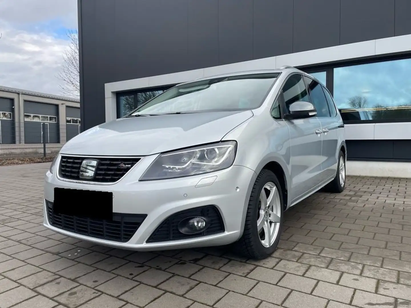 SEAT Alhambra 2.0 TDI S&S DSG FR-LINE Silber - 1