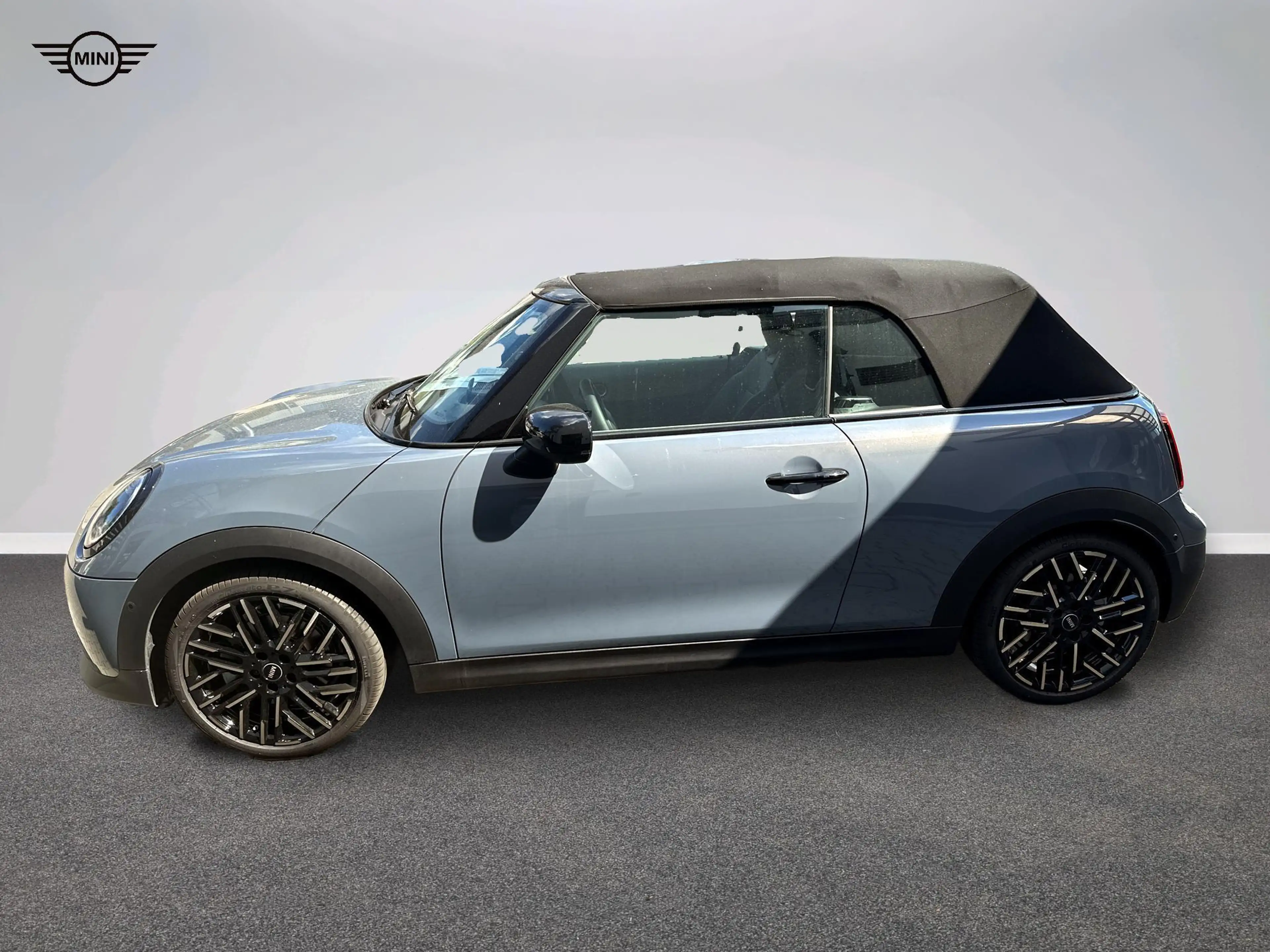MINI Cooper C Cabrio Favoured Trim — photo 3