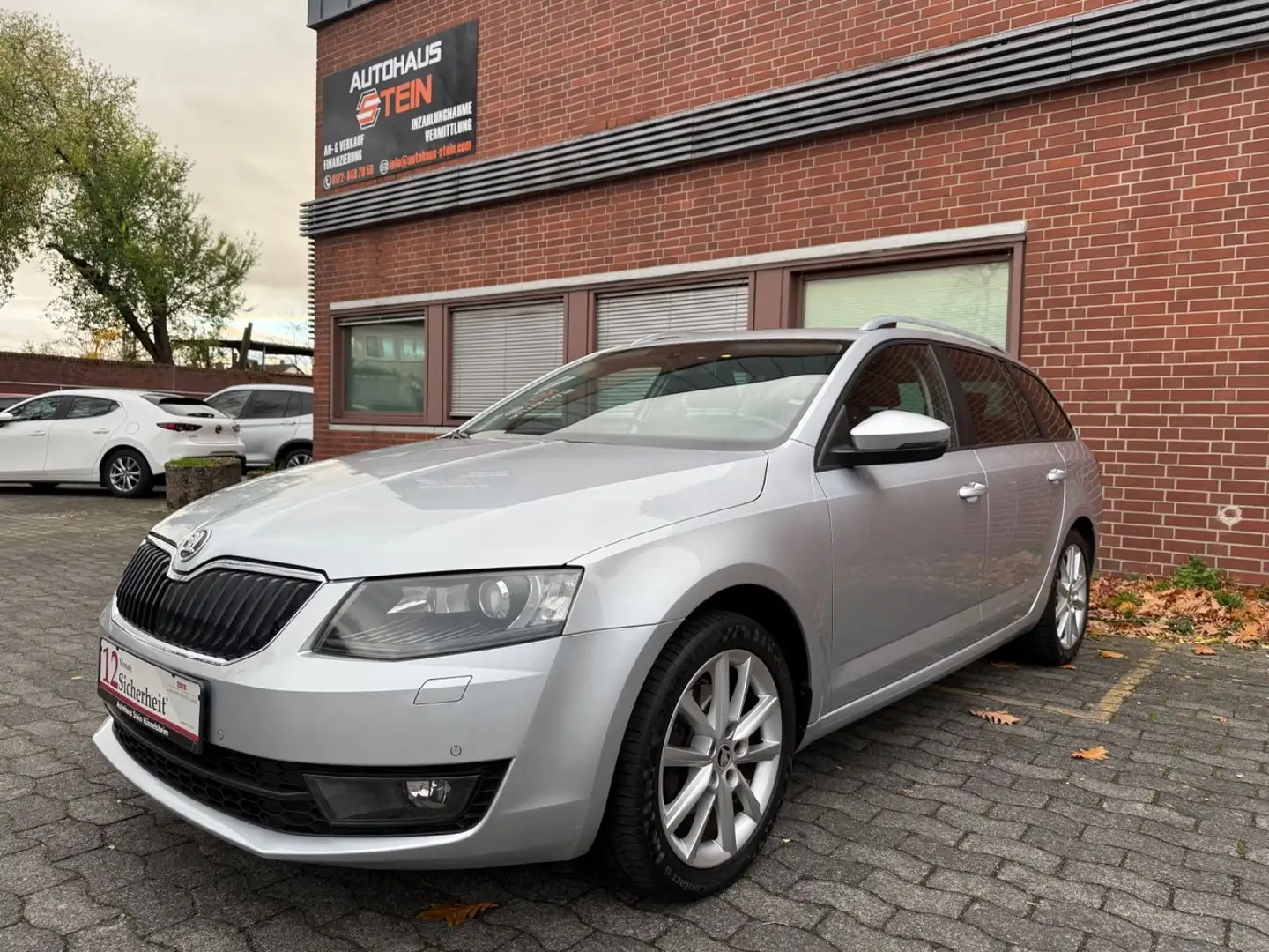 Skoda Octavia Elegance *2.HAND*T.LEDER*PDC*NAVI* Silber - 1