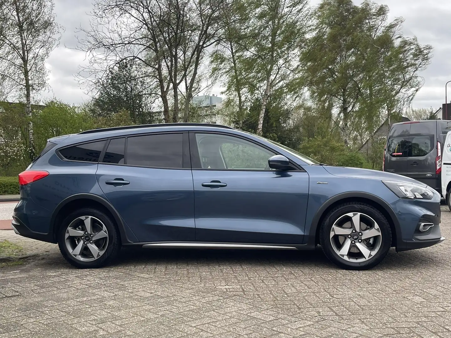 Ford Focus Wagon 1.5 EcoBoost Active Business 150pk | Winterp Blauw - 2