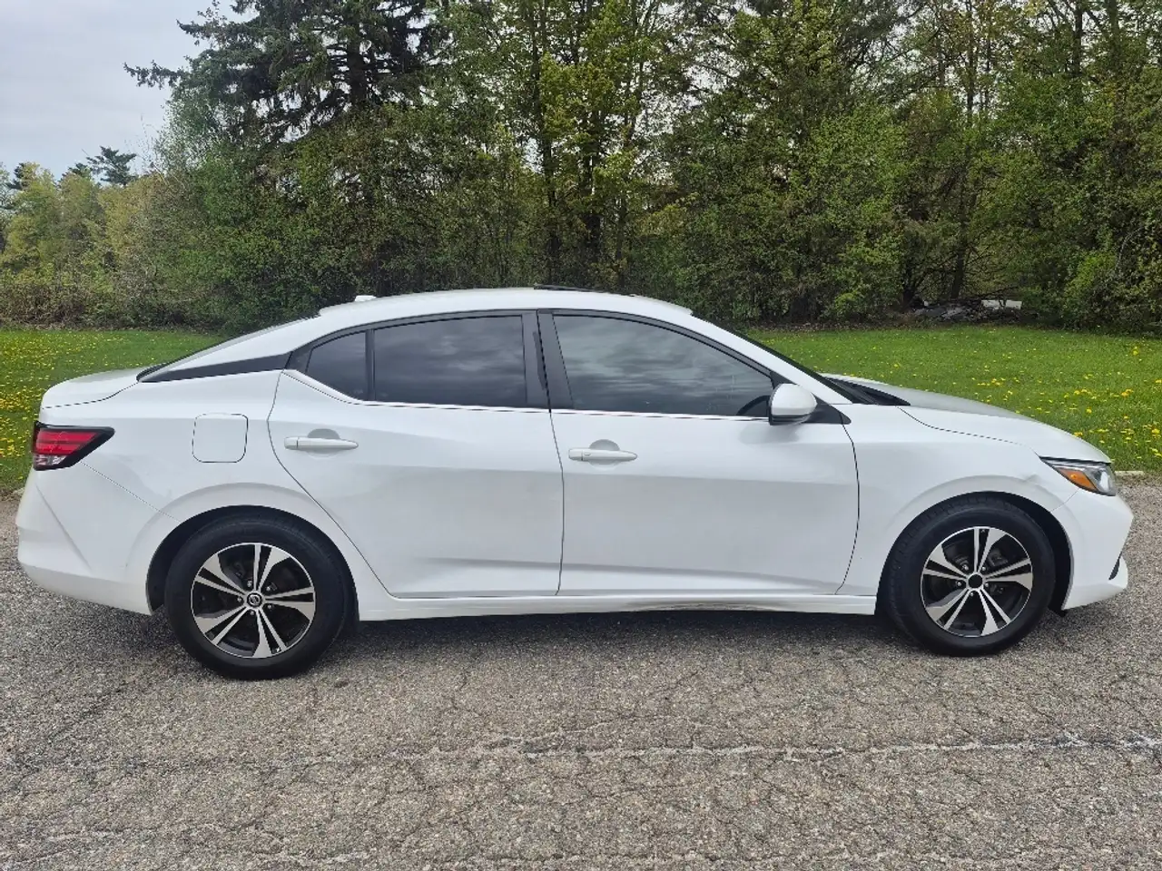 Nissan Sentra снимка Nissan Sentra