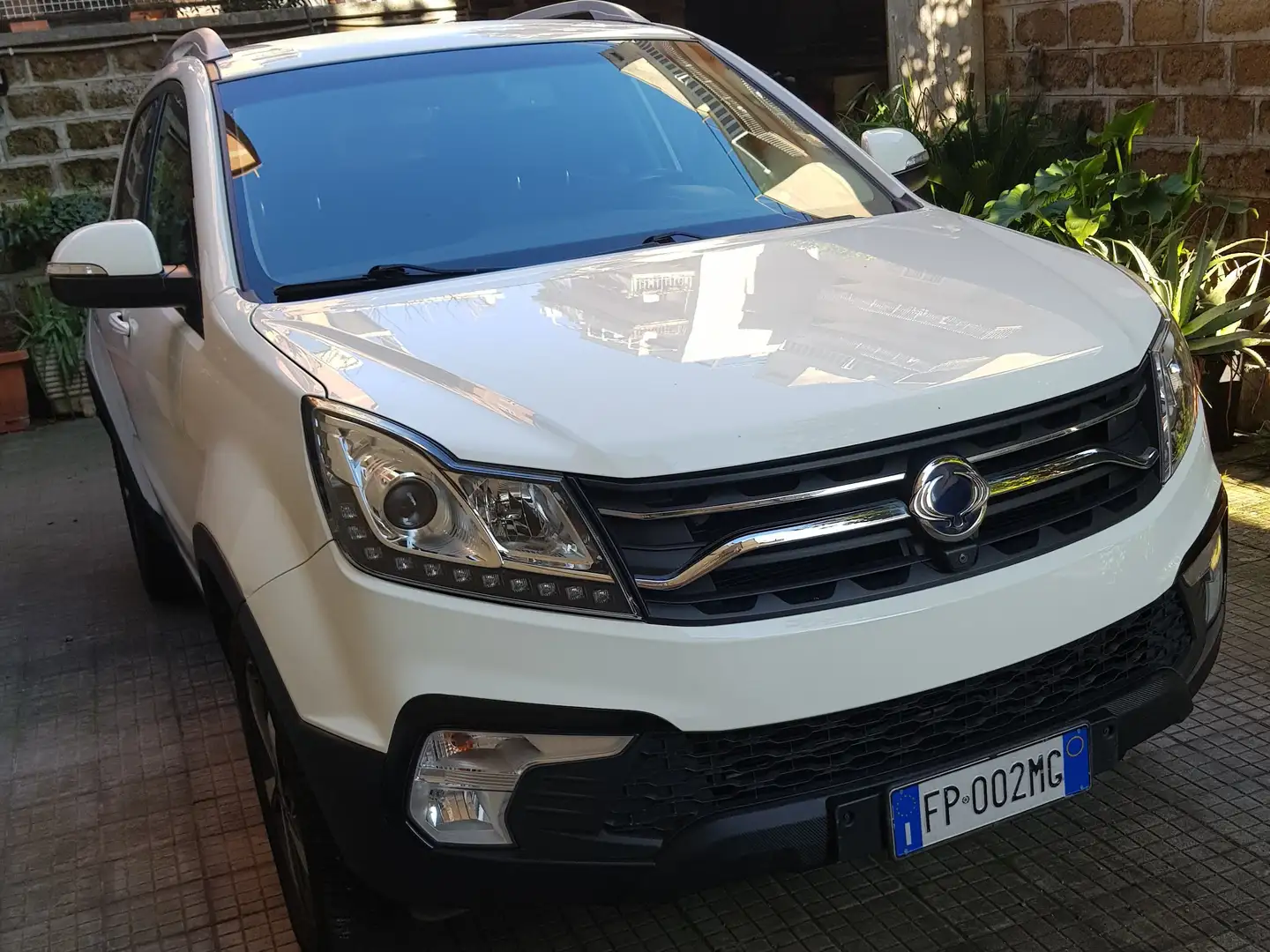 SsangYong Korando Korando+III+2014+2.0+Limited+Gpl+2wd+my17 Білий - 1