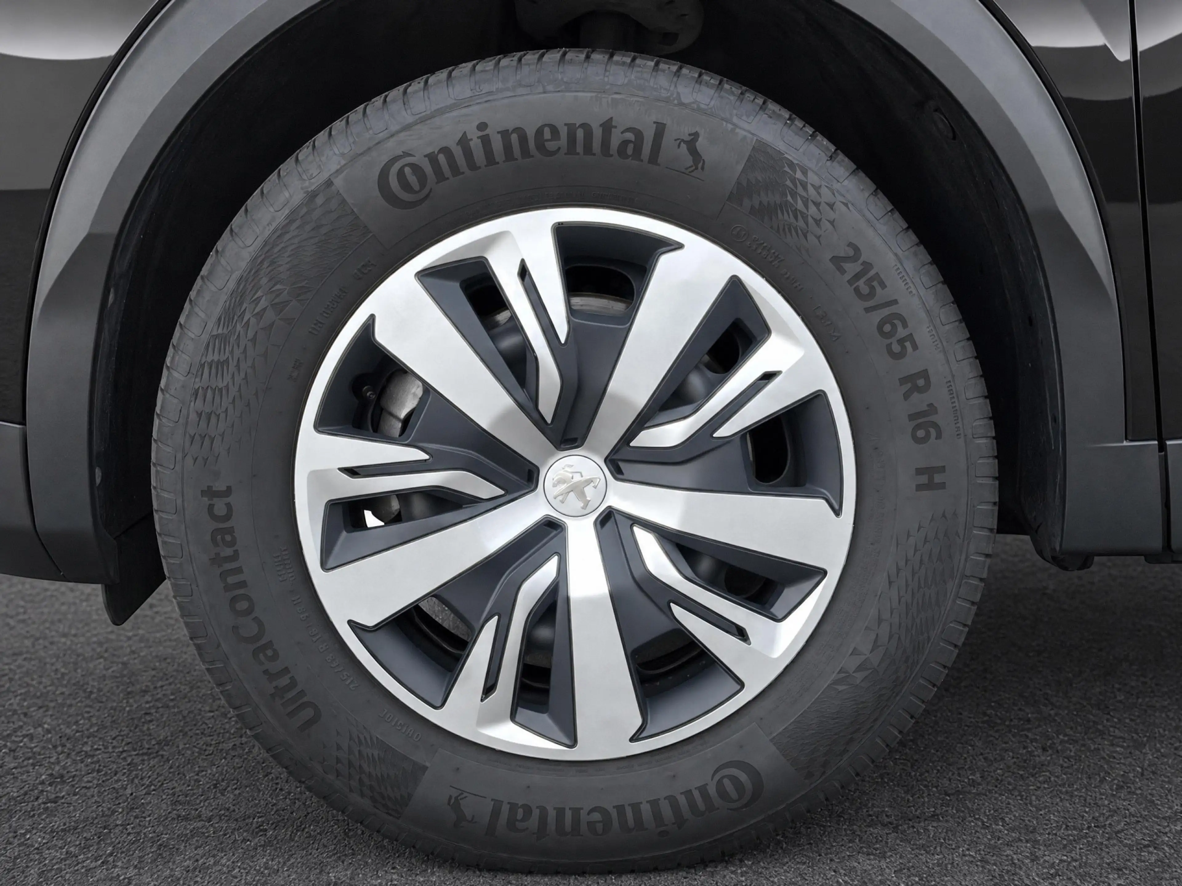Peugeot e-2008 EV Active 50 kWh — photo 11