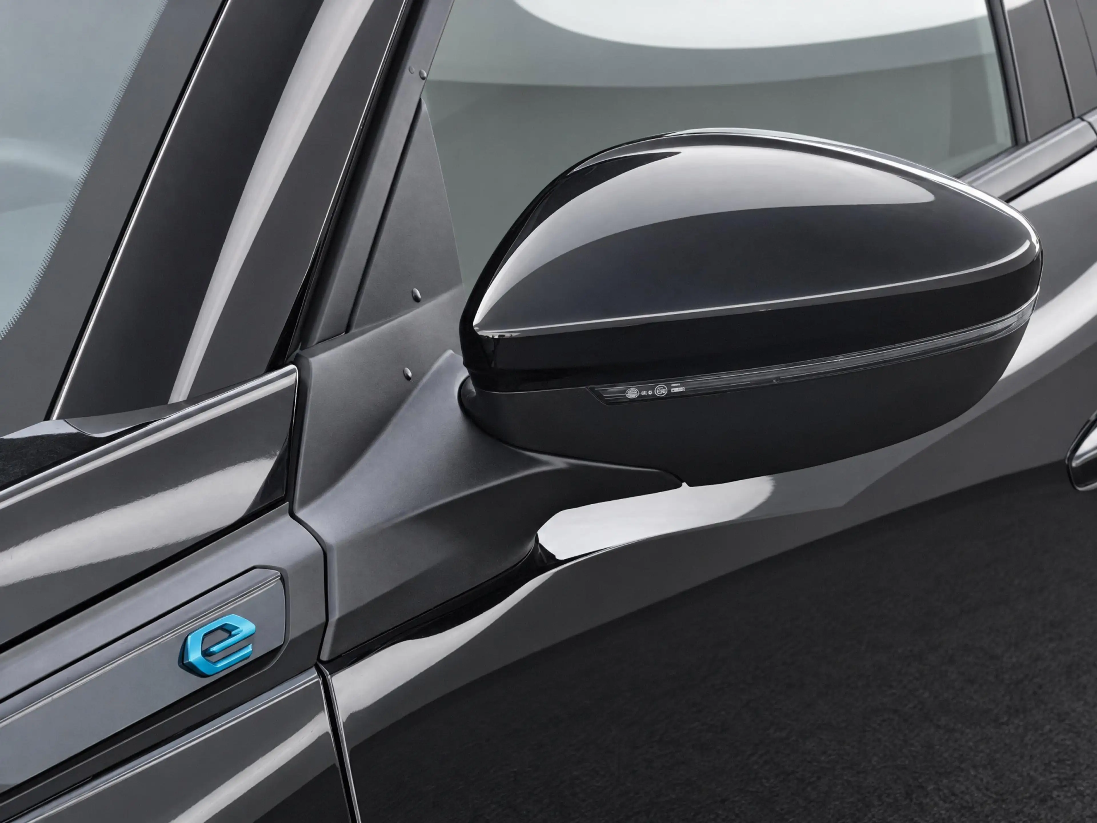 Peugeot e-2008 EV Active 50 kWh — photo 14