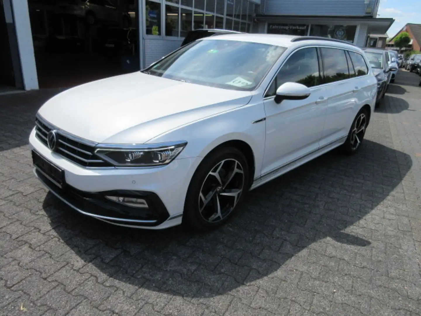 Volkswagen Passat Variant R-Line 2.0 TDI DSG LEDER STANDH NAVI KAMERA IQ LIG Bianco - 1