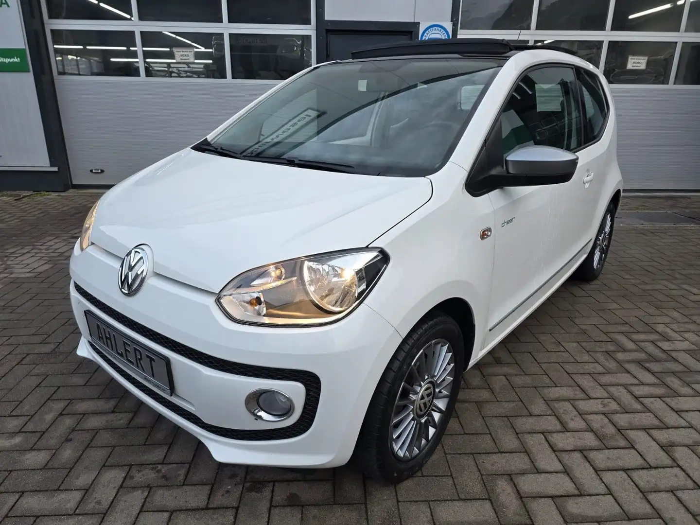 Volkswagen up! cheer up! Klima PanoDach 2 J. GARANTIE Blanc - 1