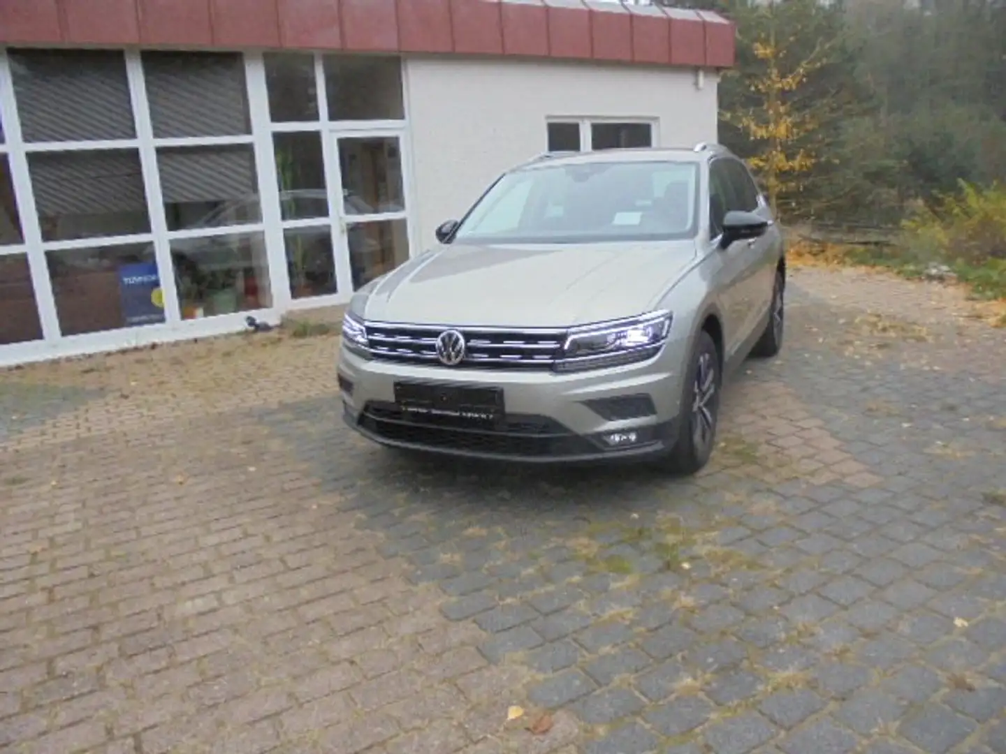 Volkswagen Tiguan IQ.DRIVE Start-Stopp Grau - 1