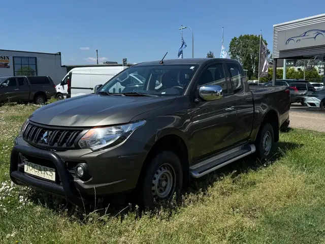 Mitsubishi L200 Club 4WD*DIFFERENZIAL*SHZ*BT*AHK-3T