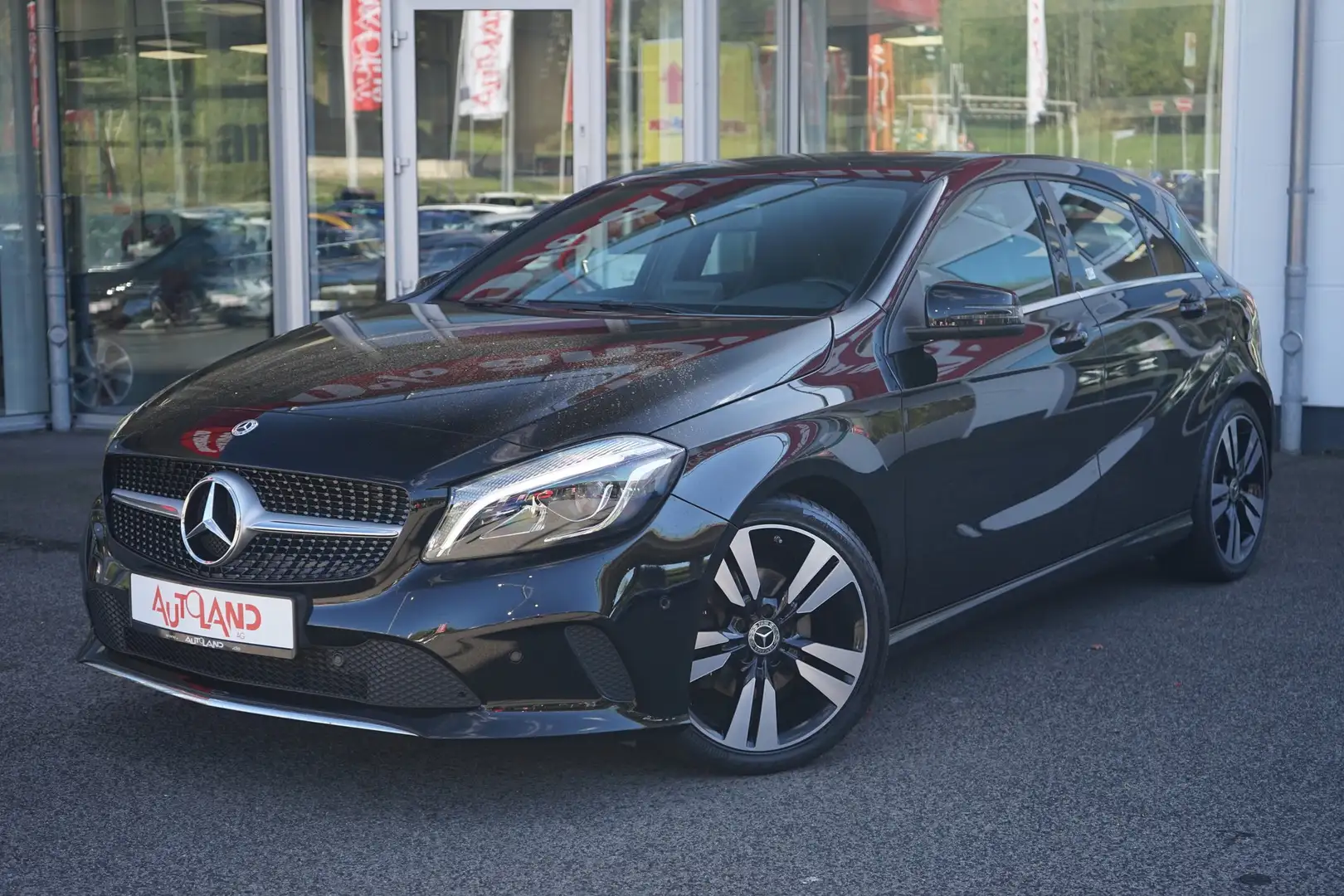 Mercedes-Benz A 140 A200 CDI Urban LED Navi Sitzheizung Schiebedach Schwarz - 2