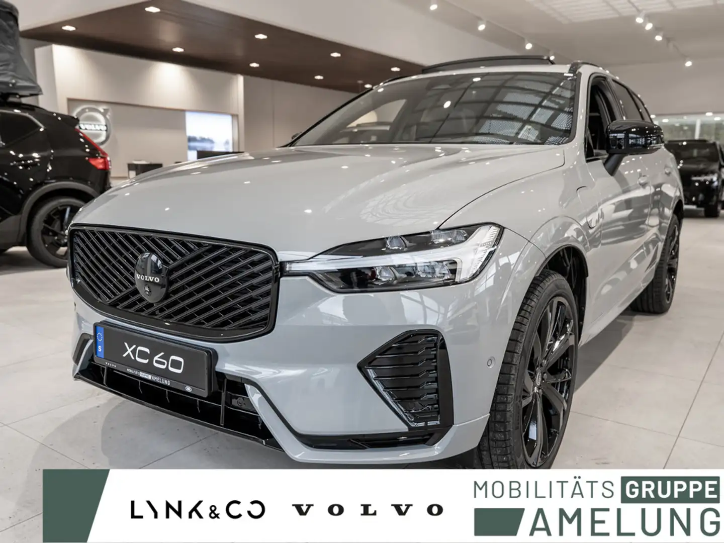 Volvo XC60 T8 Plus Black Edition Recharge Plug-In Hybrid AWD Grau - 1