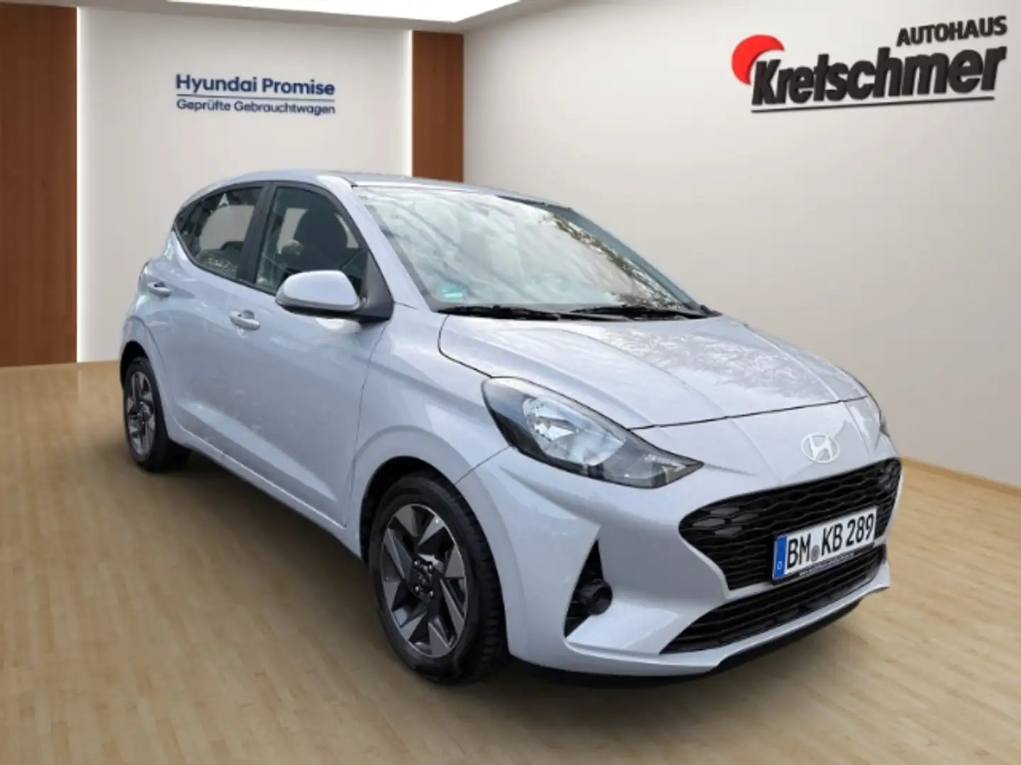 Hyundai i10 Trend 1.2 AUTOMATIK Komfort Paket*Navi*SHZ*LHZ*PDC Grau - 2