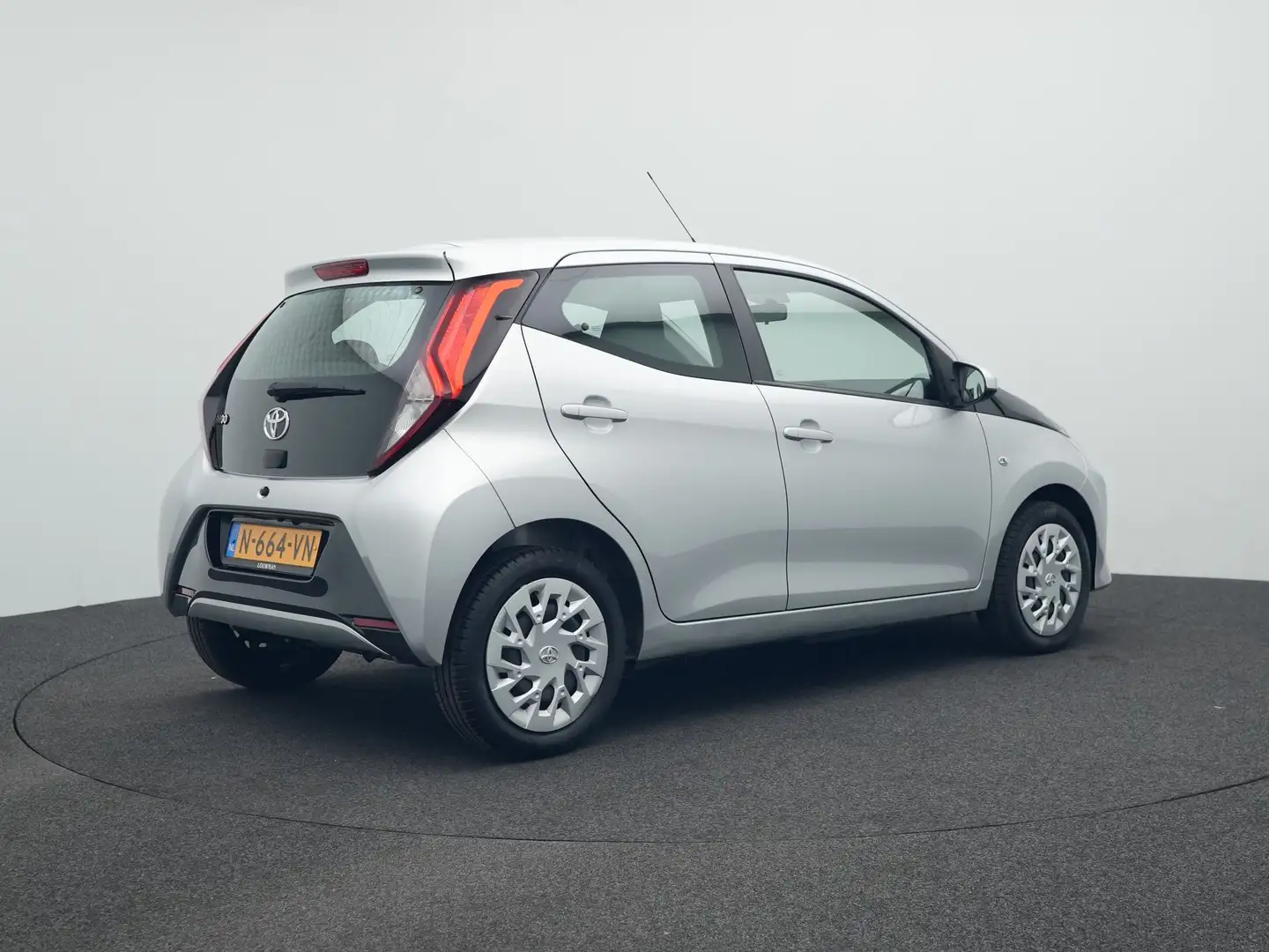 Toyota Aygo 1.0 VVT-i x-play Šedá - 2