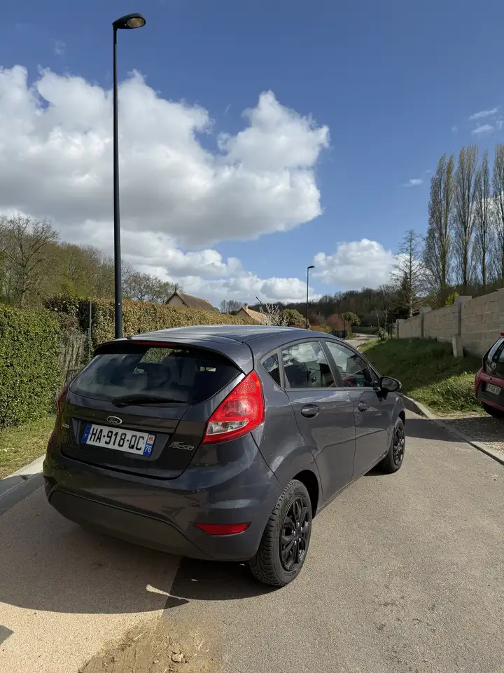 Ford Fiesta 5 portes — photo 2