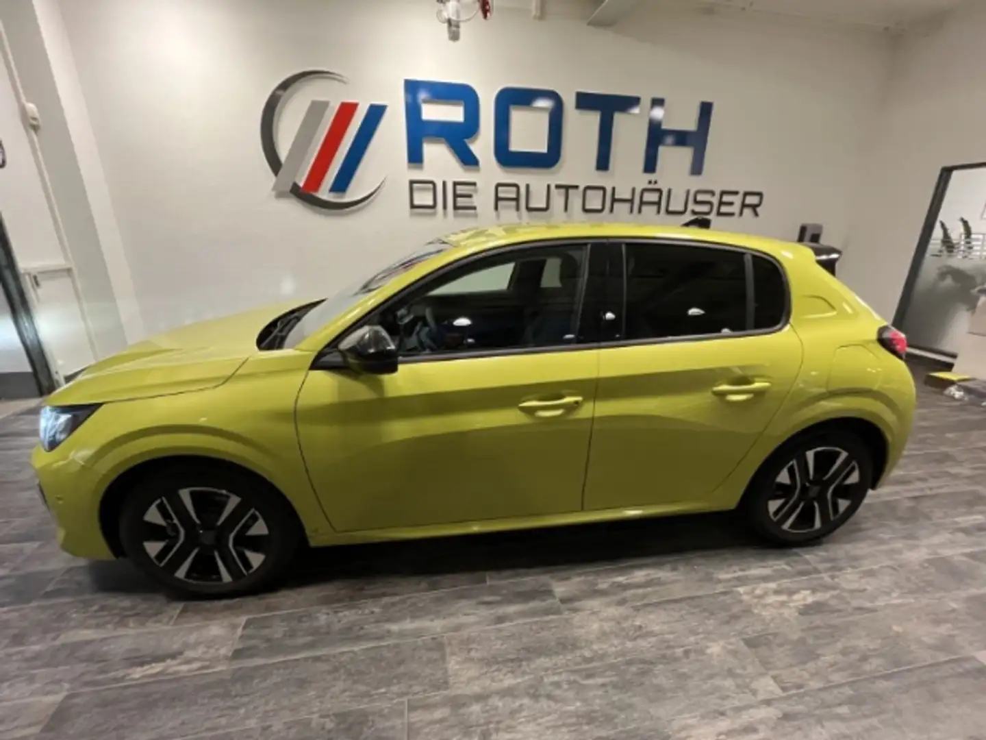 Peugeot 208 Hybrid 100 e-DSC6 Allure Navi 360 Kamera LED Klima Gelb - 2